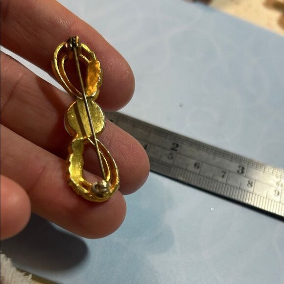 Elegant Gold Infinity Brooch - Picture 4 of 4